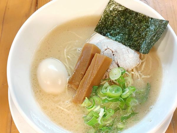 「たまご豚白湯らぁめん」@ろく月の写真