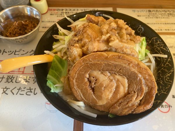 「ラーメン並900円+追い飯50円 麺少なめ200g」@まぜそば専門店 NANAKIの写真