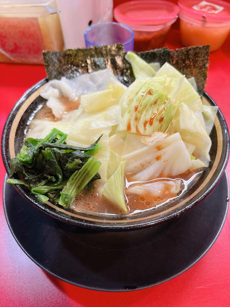 「チャーシューメン、キャベツ」@家系ラーメン とらきち家の写真