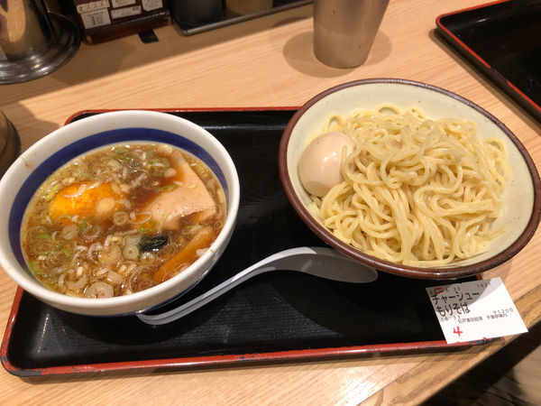 「手打ち中華そば並」@松戸富田麺業 千葉駅構内店の写真