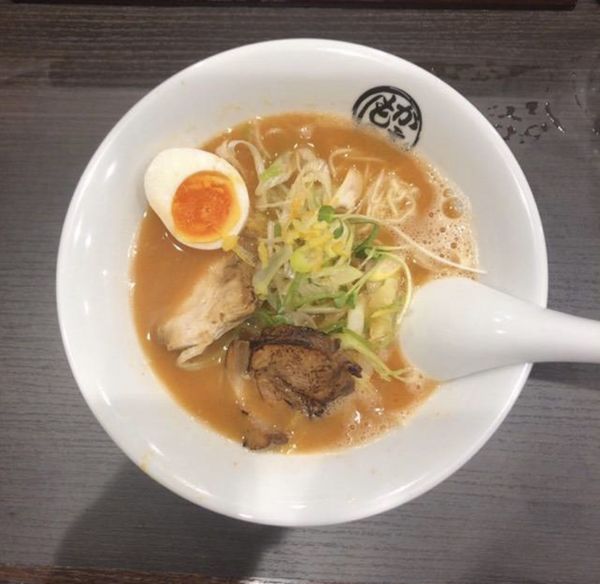 「らーめん(赤)」@鷄スープラーメン かえもん 小伝馬町店の写真