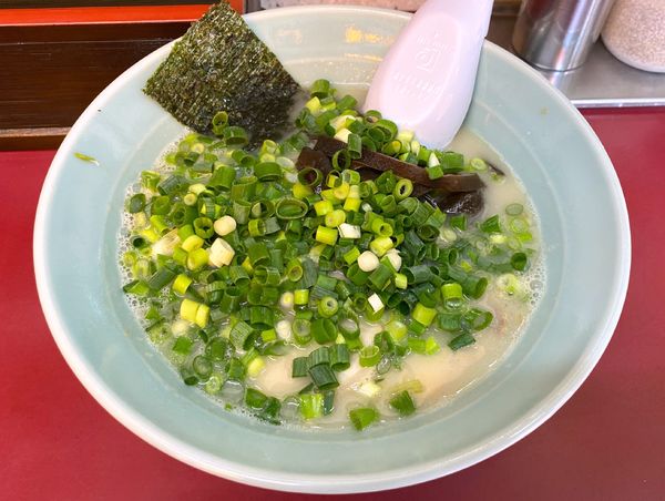 「青ねぎラーメン 800円＋替え玉 100円」@博多ばってんラーメンの写真