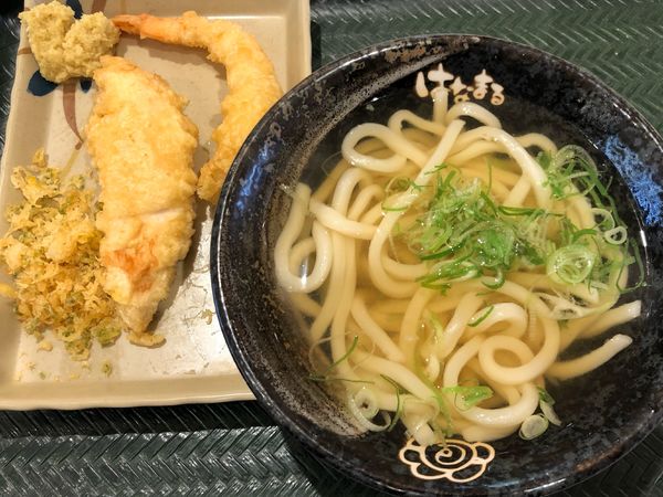 「かけうどん小240円とり天150円 海老天【定期券】」@はなまるうどん ビビット南船橋店の写真