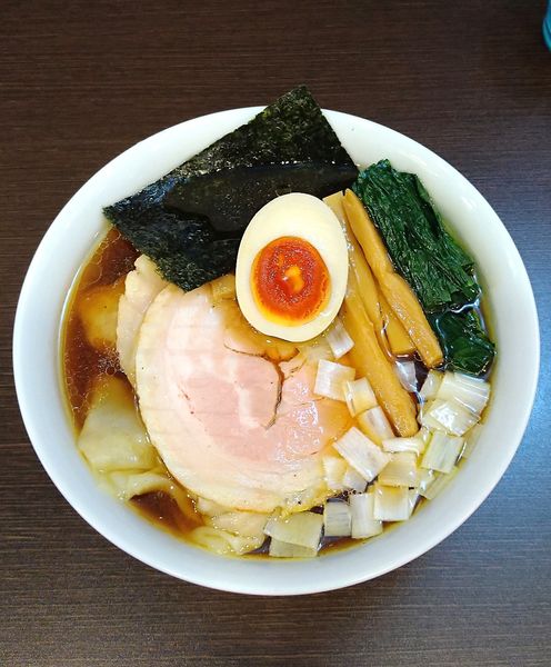 「醤油らーめん 850円＋ワンタン 150円」@とものもとの写真