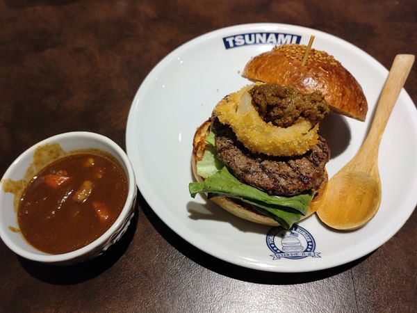 「よこすか海軍カレーバーガー（クオーター）　１５９５円」@TSUNAMI BOXの写真
