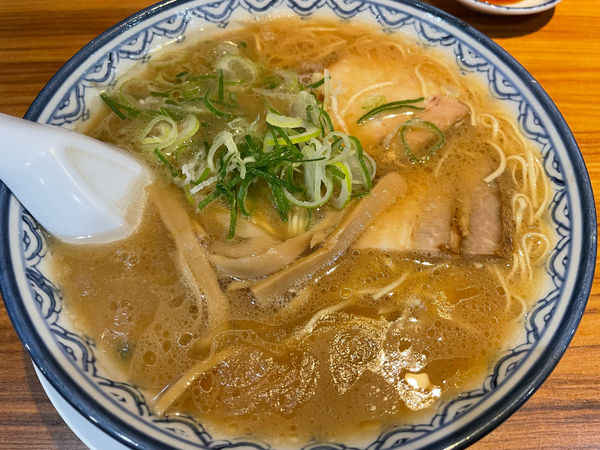 「ラーメン（並）」@元祖赤のれん 節ちゃんラーメン 天神本店の写真