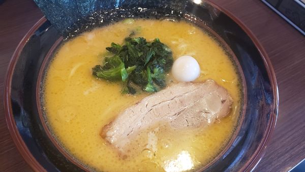 「豚骨醤油らーめん」@横浜家系ラーメン やまふじ家 野田店の写真