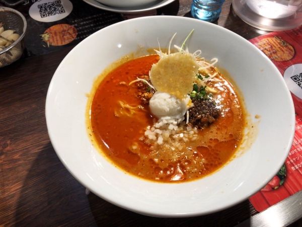 「赤麻辣担担麺 味噌」@ばんから担担麺 池袋本店の写真