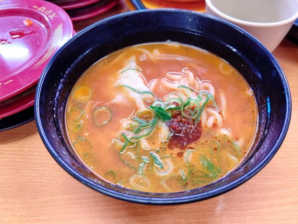 「新・濃厚えび味噌ワンタンメン363円」@スシロー 群馬吉岡店の写真