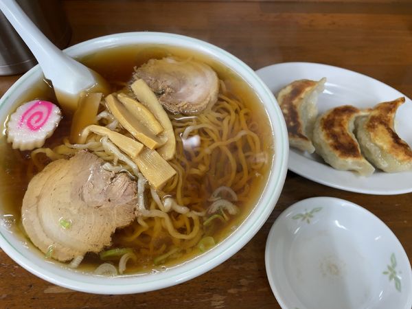「ラーメン大盛りとランチ餃子(3個)」@大和屋の写真