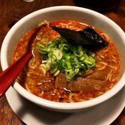 辛みそ豚骨らーめん