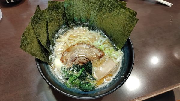 「ラーメン並　カタメ濃いめ多め」@松壱家 茅ヶ崎店の写真