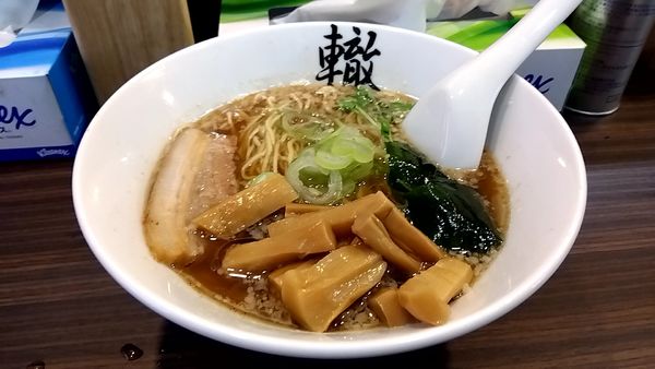 「醤油ラーメン（７００円）＋メンマ（１００円）」@ラーメン酒場 轍の写真