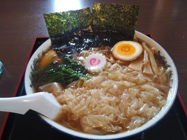 「手打ちわんたん麺　大盛り　1100円」@手打ち中華 トクちゃんらーめんの写真
