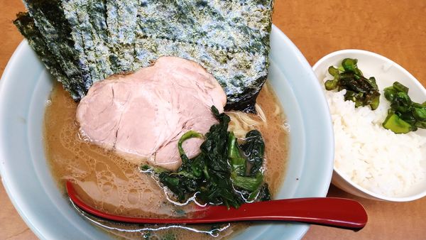 「ラーメン並、海苔、無料ライス✕2.5」@武蔵家Paul柳萬の写真