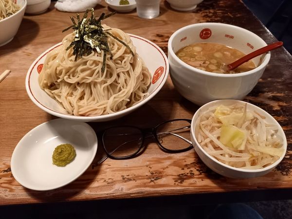「つけ麺(特盛4玉)同料金800円。サービス茹でもやし。」@ラーメン 唐そば 渋谷2丁目店の写真