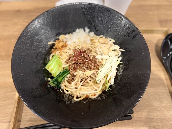 「汁なし坦々麺(赤)辛さ普通.熱い麺800円」@THE GOMAYAの写真
