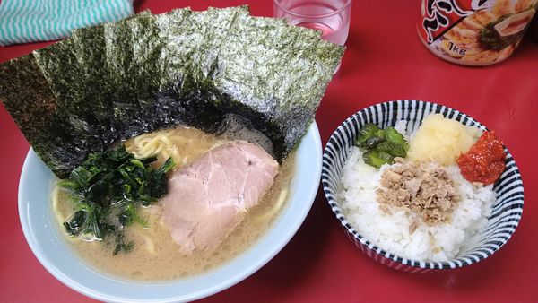 「ラーメン(並)¥800+海苔¥100+ライス¥100-」@横浜家系ラーメン 末広家の写真