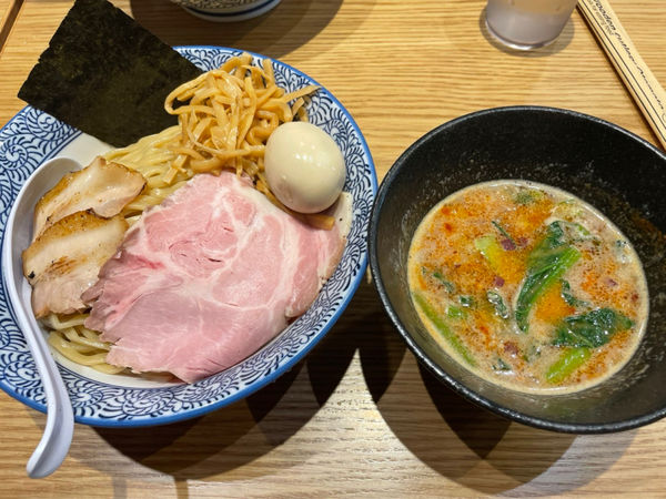 「味玉濃厚鶏鰹辛つけめん(中盛、太麺、激辛)」@鶏節麺 かびらの写真
