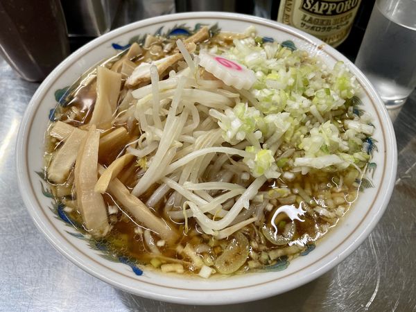 「サッポロ赤星＋チャシュー皿半熟玉子→ラーメン＋もやし＋竹の子」@中華そば みたかの写真