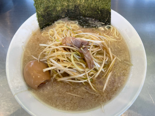 「ネギラーメン(740円)味玉(110円)」@ラーメンショップ 椿 牛久店の写真