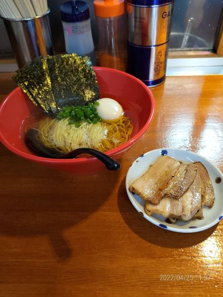 「あっさり醤油＋チャーシュー＋味玉」@麺屋 もりのの写真