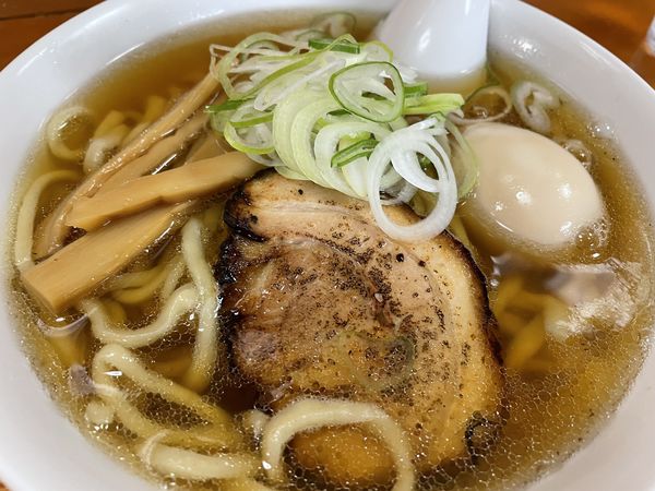 「ラーメン600円＋味玉100円」@手打ちらーめん かえでの写真