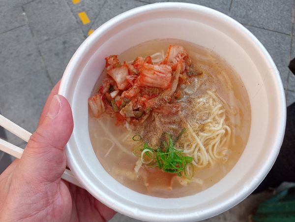 「フカヒレキムチラーメン350円」@鮫麺屋の写真