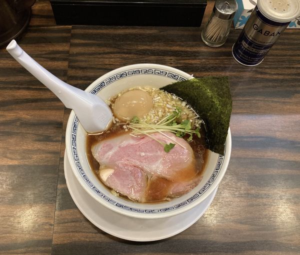 「醤油ラーメン（太麺）」@稲荷屋の写真