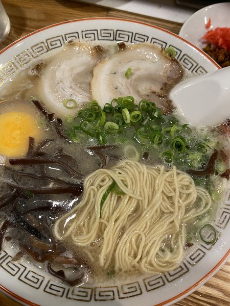 「特製博多らーめん1010」@博多ラーメン でぶちゃん 高田馬場本店の写真