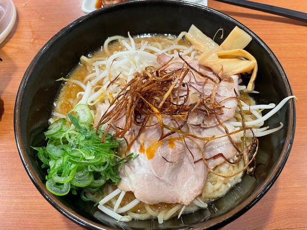 「さきがけしょうゆ　極太麺」@極旨醤油らーめん 一刻魁堂 イオンタウン富士南店の写真