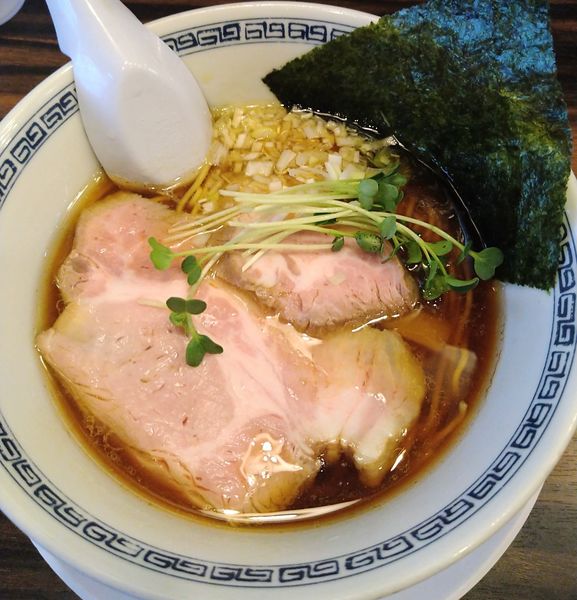 「醤油ラーメン（細麺）」@稲荷屋の写真
