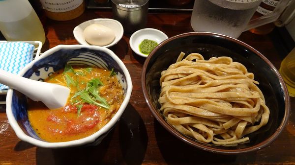 「海老とトマトの味噌つけ麺：中（1,080円）＋味付き玉子」@つけ麺 紅葉の写真