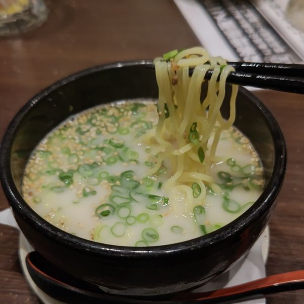 「牛骨ラーメン（658円）」@ミライザカ 博多口駅前店の写真