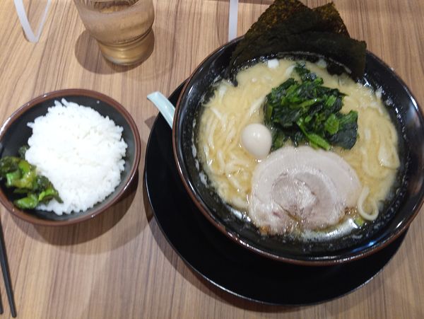「豚骨塩ラーメン760円(オープン記念650円)」@横浜家系ラーメン 壱角家 柏東口店の写真