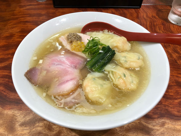 「ワンタン塩ソバ」@三馬路 東京店の写真