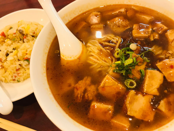 「マーボー麺 焼飯セット 800円」@龍苑 本町店の写真