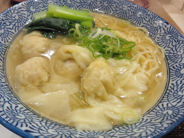 「海老雲呑麺　８３０円」@釜焼き叉焼つけ麺 五代目春樹 北千住店の写真