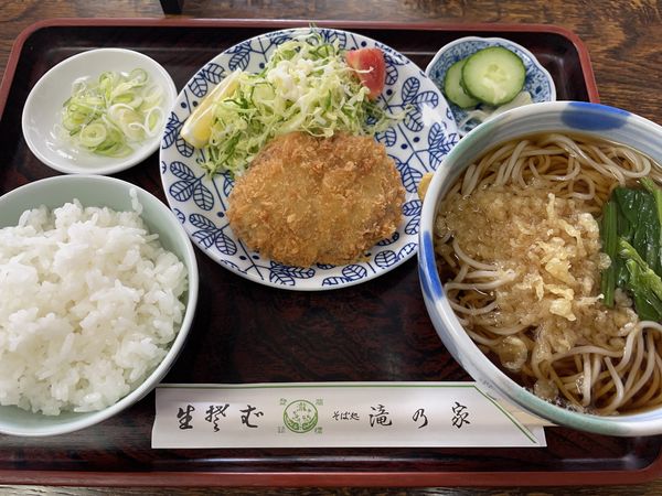 「メンチカツ・ライス・もりそば(→タヌキそば変更)」@瀧乃家の写真