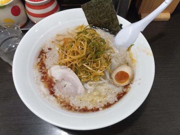 「塩720円(大盛り無料)、辛ねぎ110円(麺やわ味濃いめ脂)」@屋台とんこつらーめん めん吉 柏駅店の写真
