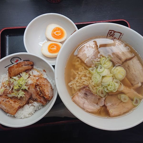 「炙り焼豚ご飯セット1020円」@喜多方ラーメン 坂内 四谷店の写真
