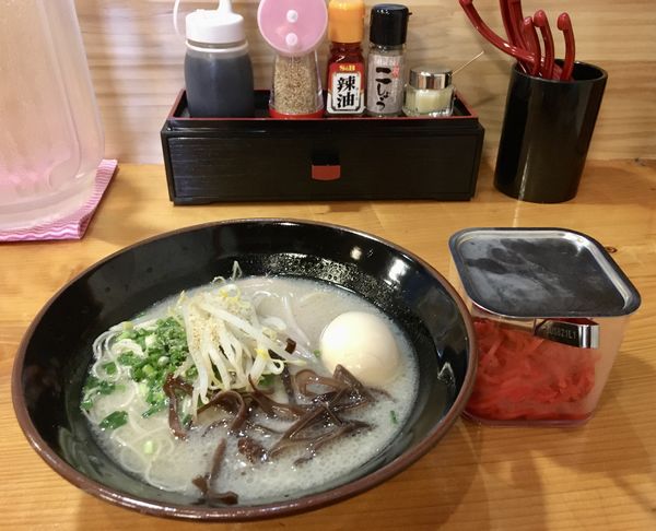 「博多豚骨ラーメン(780¥)」@麺童豚多 諭吉の写真