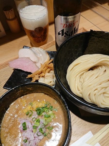 「小瓶ビール 400円 ＋ つけ麺 中200g 900円」@麺屋 周郷 新橋店の写真