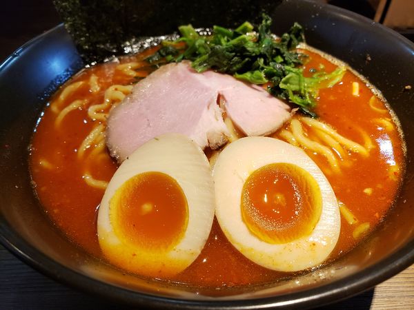 「美辛ラーメン2辛、味玉トッピング」@ラーメン 萩原家 藤沢店の写真