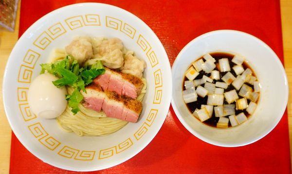 「醤油つけ麺＋鴨ロース＋マキシマムこい味玉＋鴨ワンタン」@鴨だしらーめん 鴨福の写真
