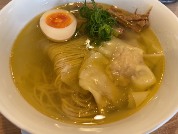 「塩ワンタンメン950円」@HOME らーめんの写真