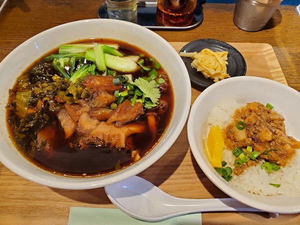 「紅焼三宝牛肉麺セット」@886食堂 中華街店の写真