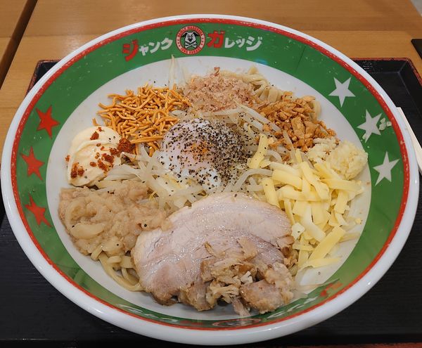 「まぜそば並(全マシ、780円)」@ジャンクガレッジ イオン北戸田店の写真