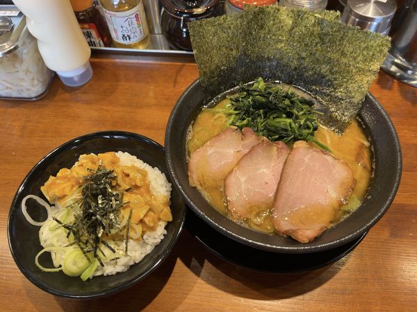 「醤油豚骨＋チャーシュー2枚＋玉子まぶし（ライス無料）」@らーめん三郷家の写真