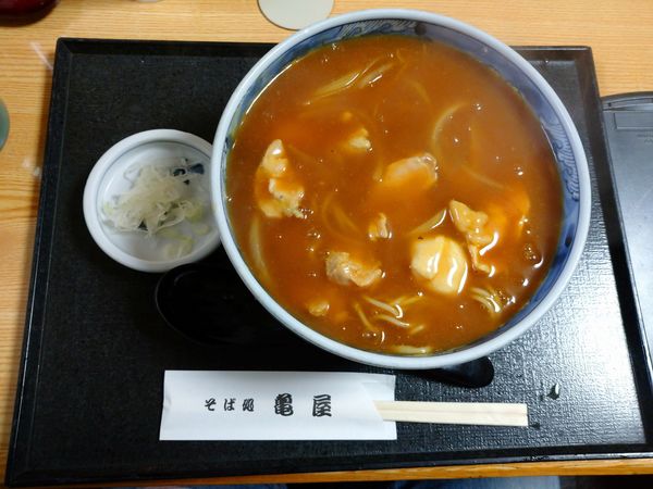 「カレーそば（800円）」@そば処 亀屋の写真